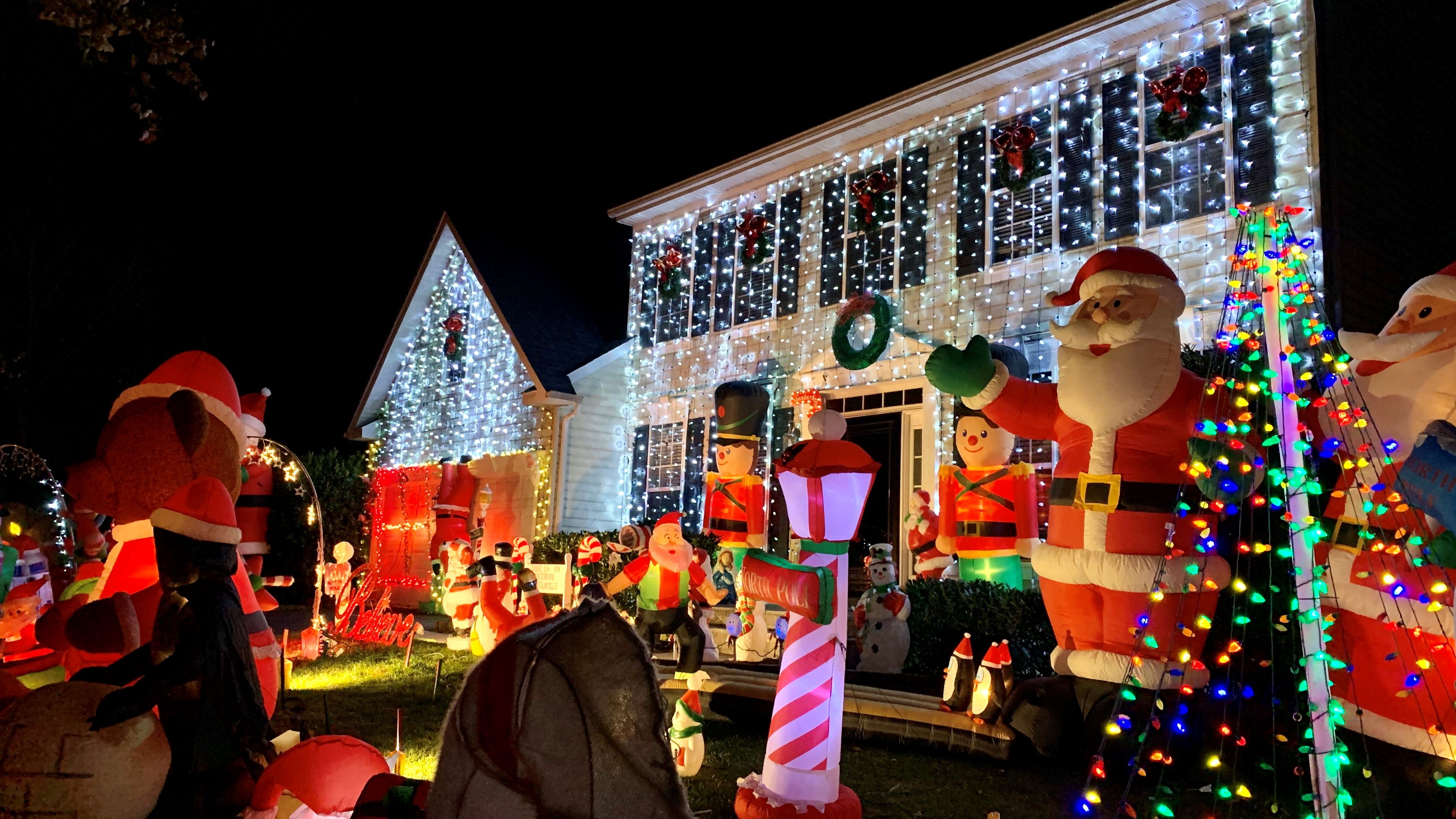 How inflatable holiday decorations took over the front yard ...