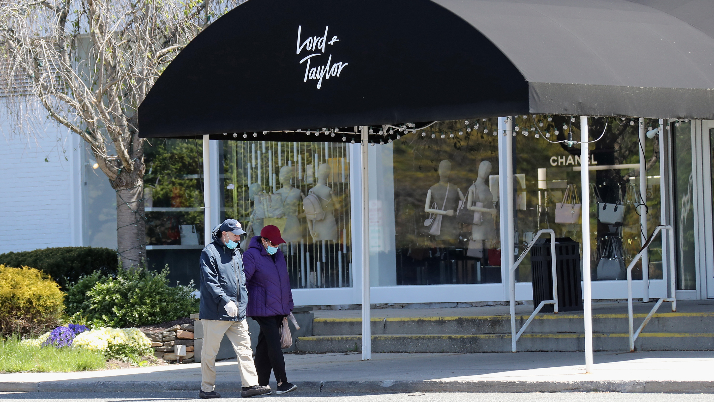 Lord & Taylor Will Be Sold to Le Tote, a Clothing Rental Start-Up - The New  York Times