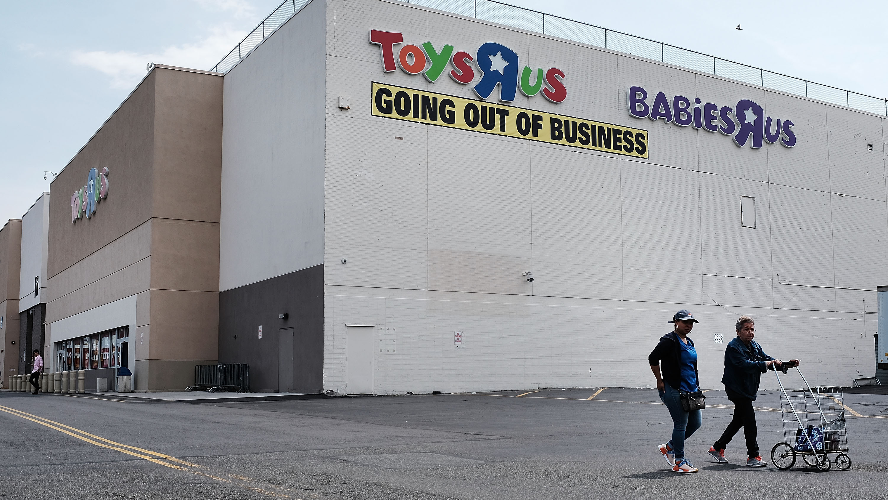 Toys 'R' Us Plans New Flagship Stores - The New York Times
