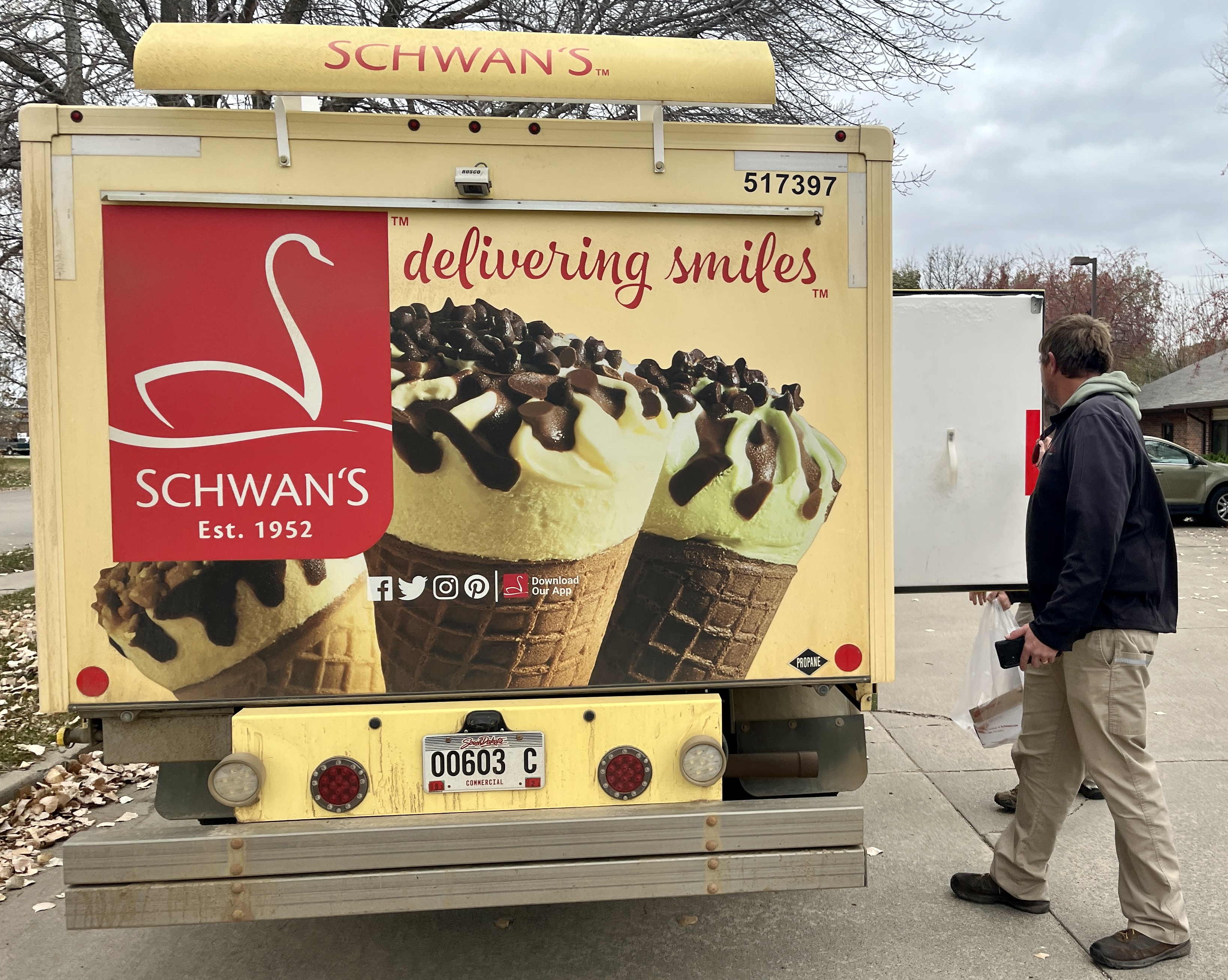 Schwan's delivered groceries for years. Chains have caught up ...