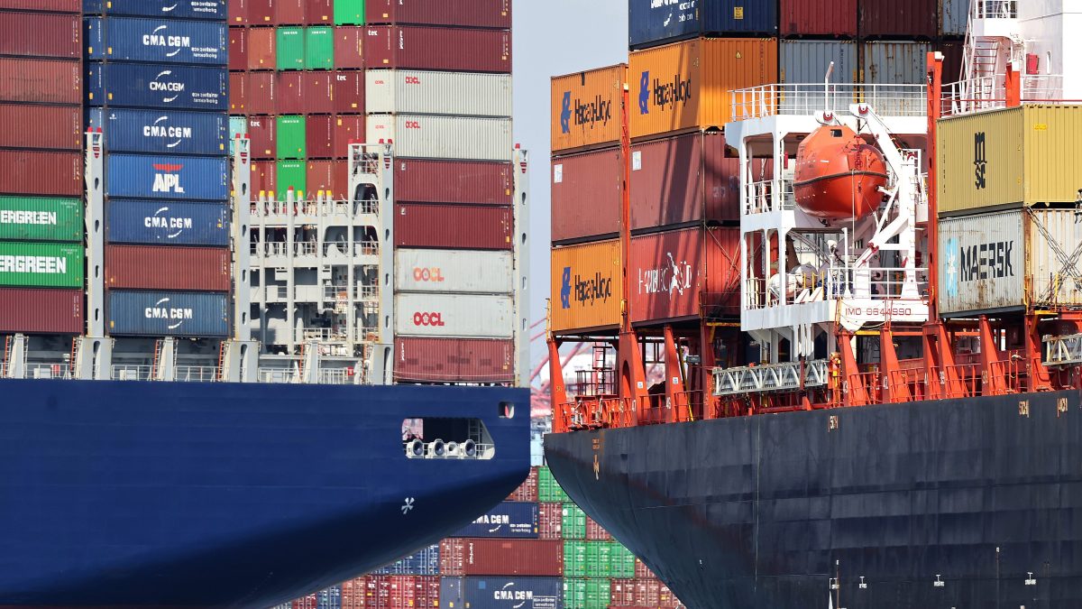 East Coast Port Strike Threat: Customs Broker Warns of Economic Fallout