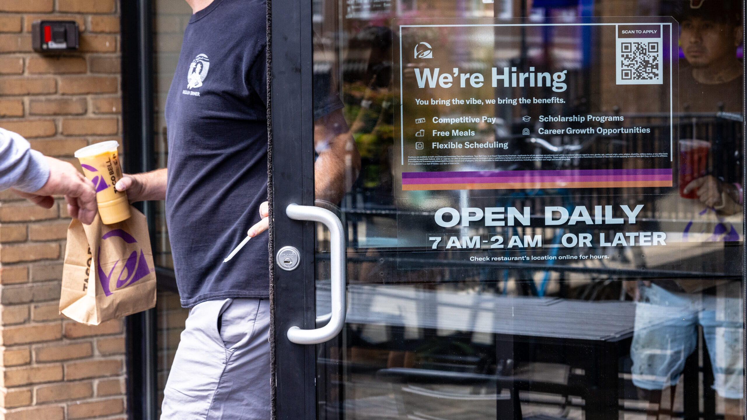 Consumers feel finding a new job would be tricky, survey shows – Marketplace